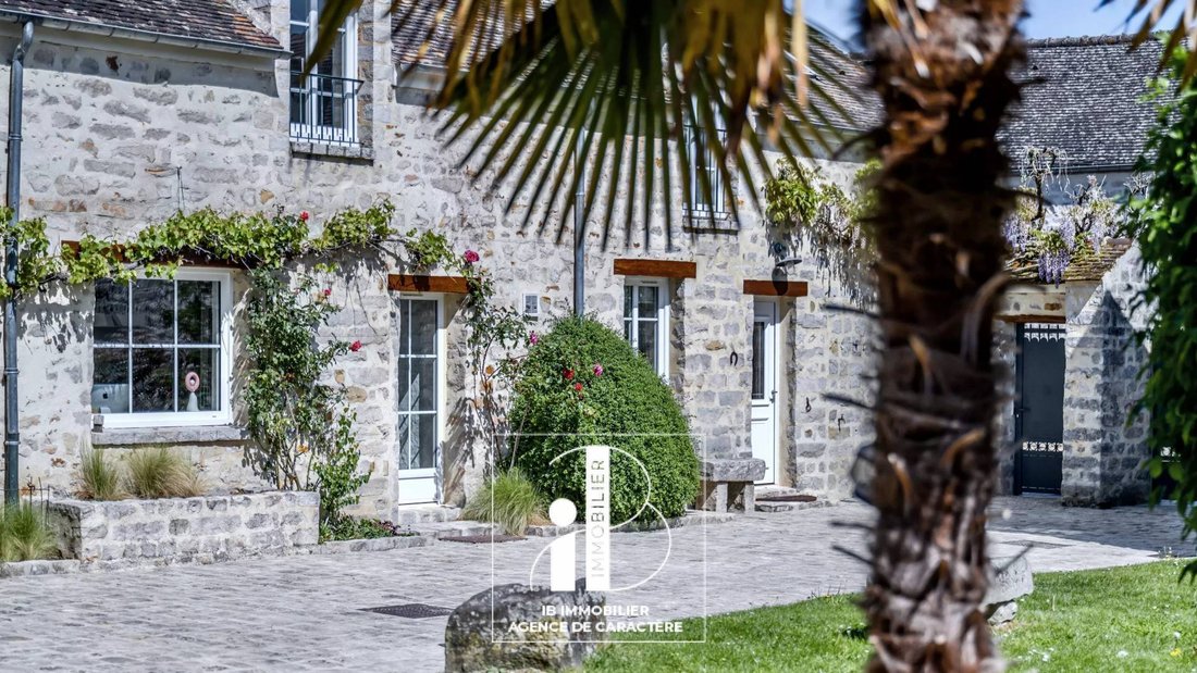 House in Fontainebleau, Ile-de-France, France 1 - 17756030
