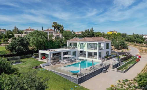 Villa in Loule (Sao Clemente), Algarve, Portugal 1