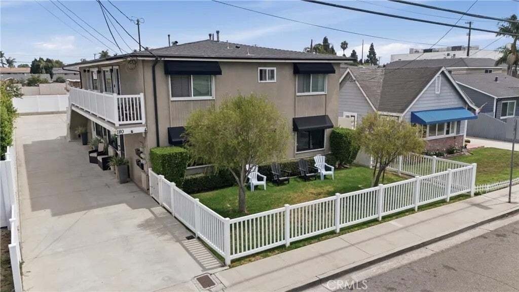 Costa Mesa, California, United States 1 - 18708611