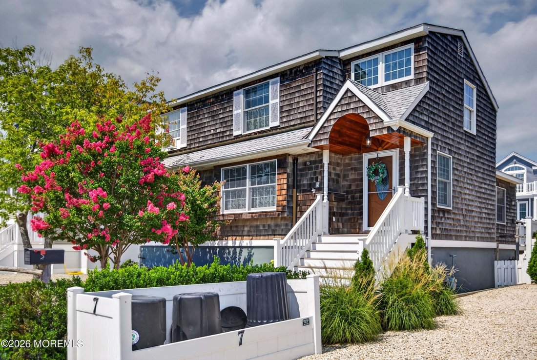 House in Ship Bottom, New Jersey, United States 2 - 18703329