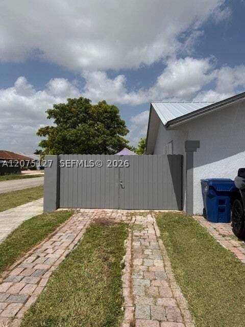 House in Miami, Florida, United States 5 - 18706031
