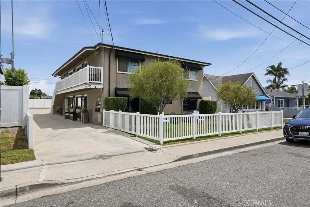 Costa Mesa, California, United States 4 - 18708611