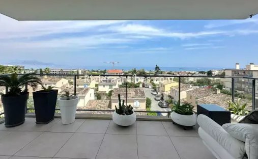 Apartamento en Les Cougoulins-Rastines, Antibes, Francia 1