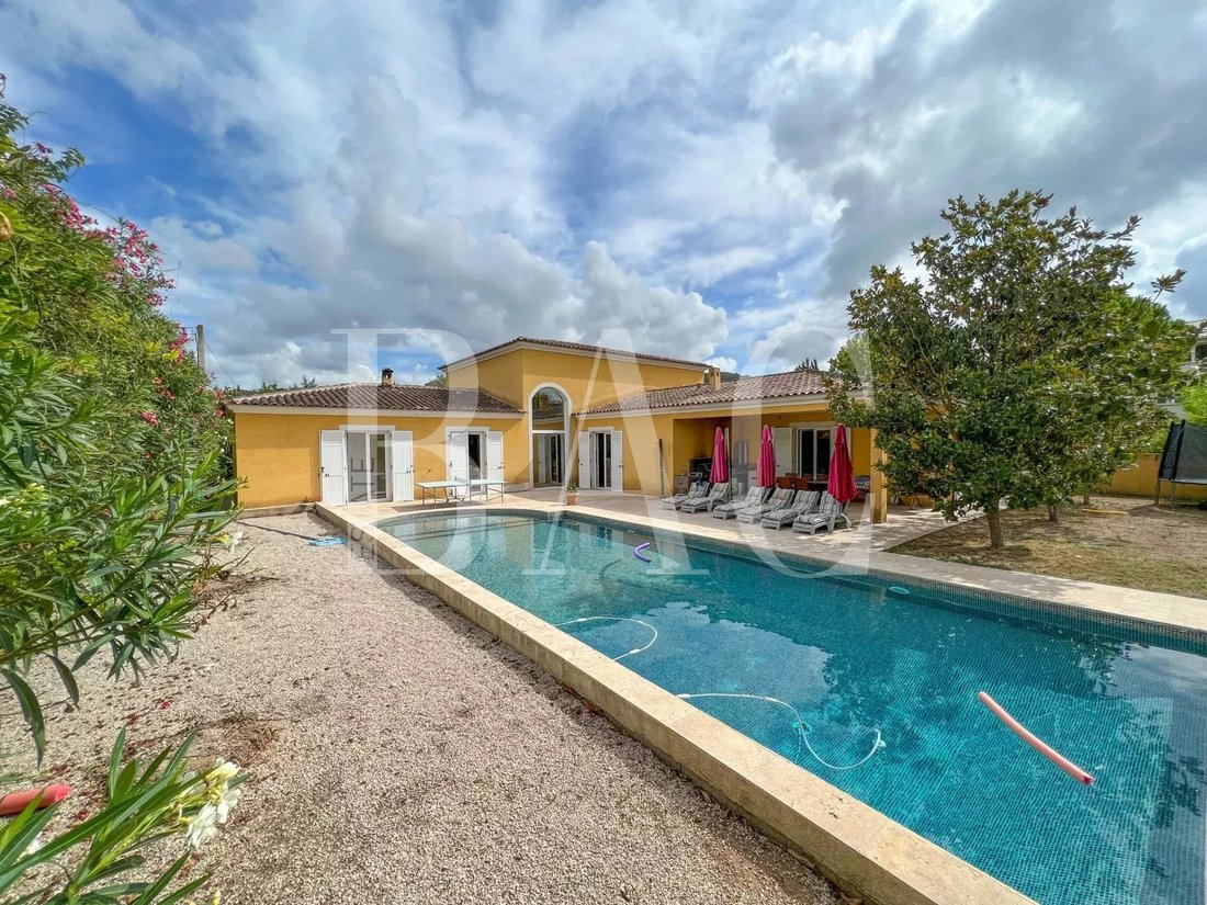 Villa in Mougins, Provence-Alpes-Côte d'Azur, France 1 - 15622543