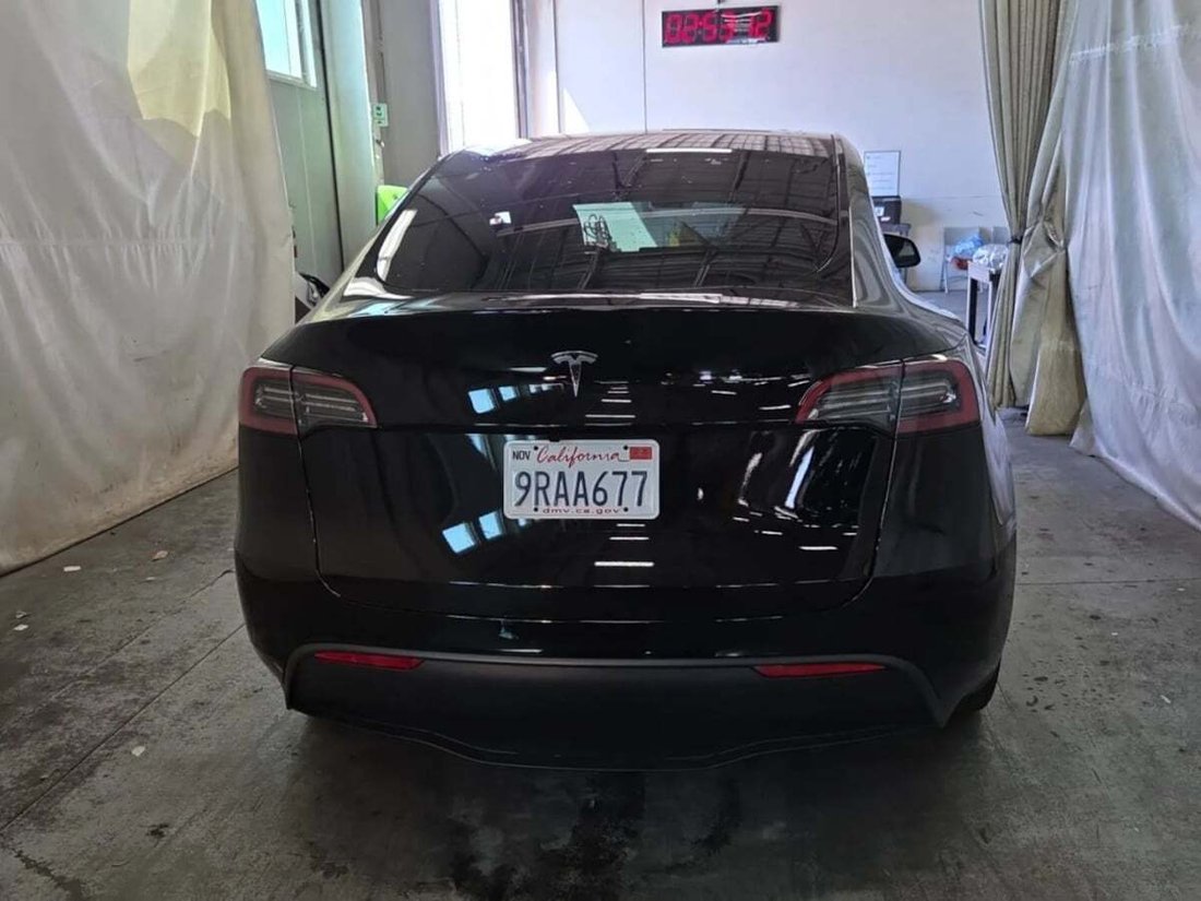 Suv in Newport Beach, CA, United States 5 - 18710553