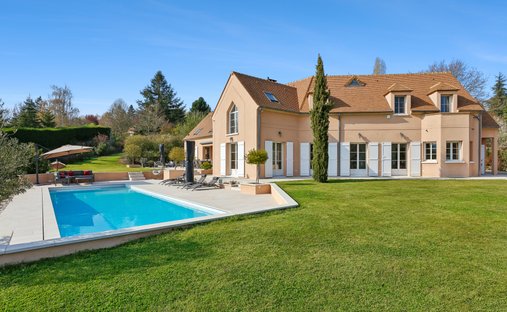 House in Forêt, Saint-Germain-en-Laye, France 1