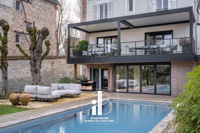 House in Fontainebleau, Ile-de-France, France 1 - 16327606