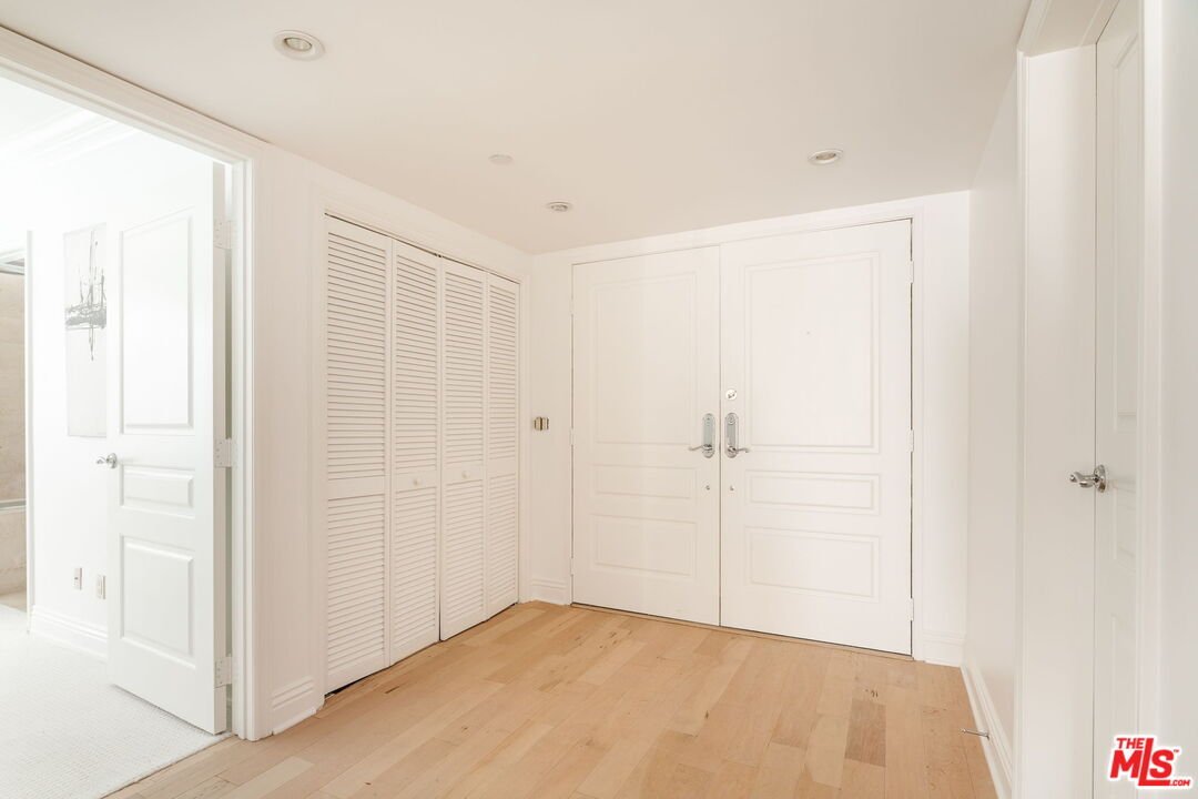 Condo in Los Angeles, California, United States 2 - 18709274
