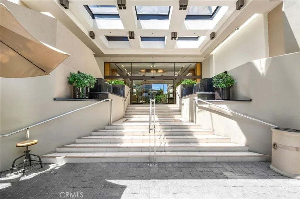 Condo in Los Angeles, California, United States 4 - 18708633