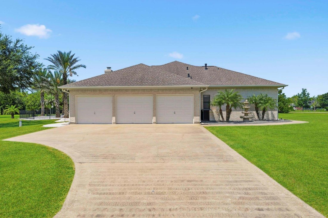 House in Alvin, Texas, United States 5 - 18711624