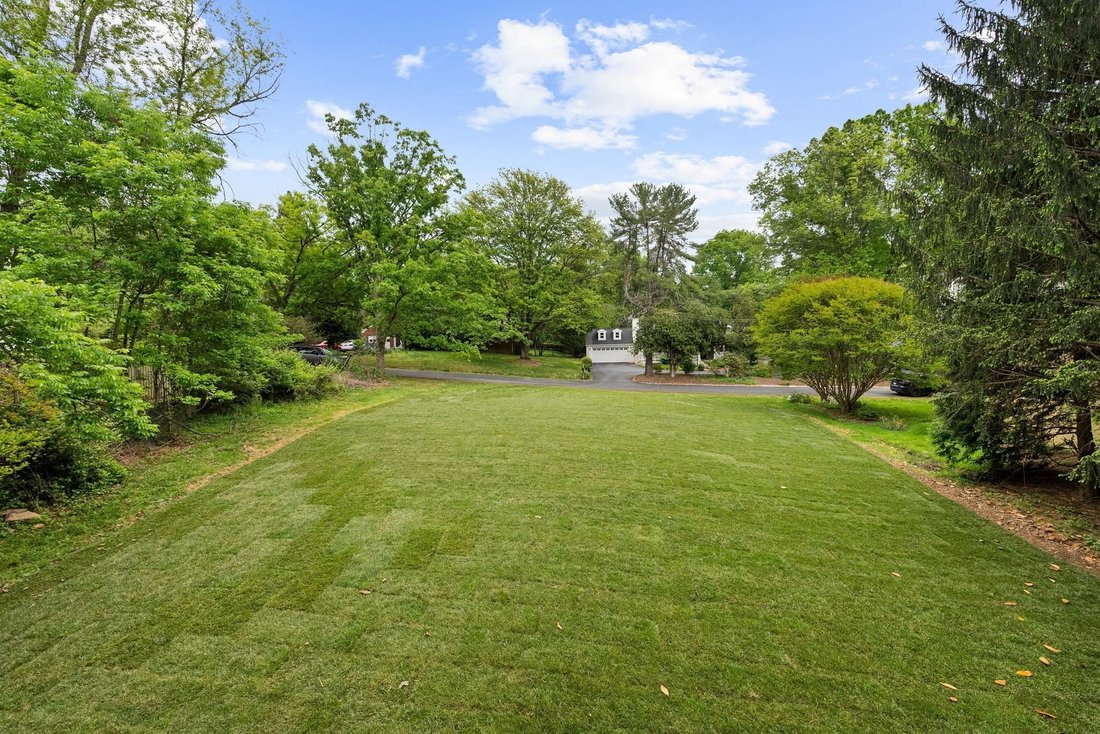 McLean, Virginia, United States 3 - 18704853