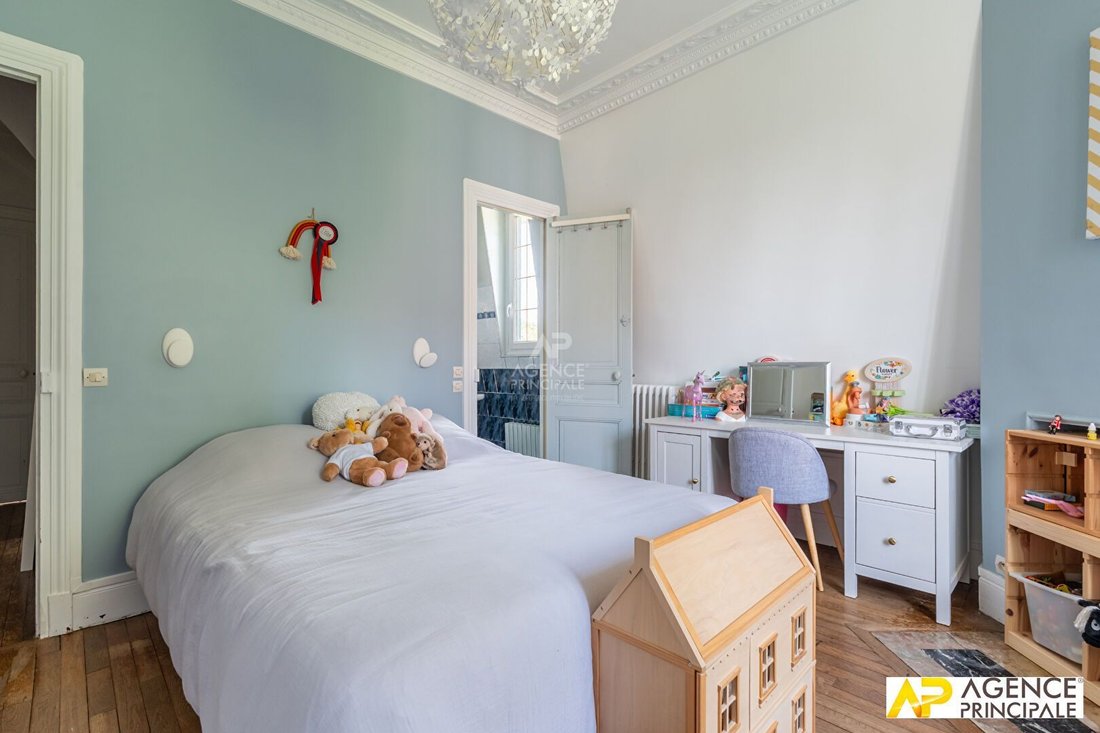 House in Napoleon, Maisons-Laffitte, France 5 - 18707027