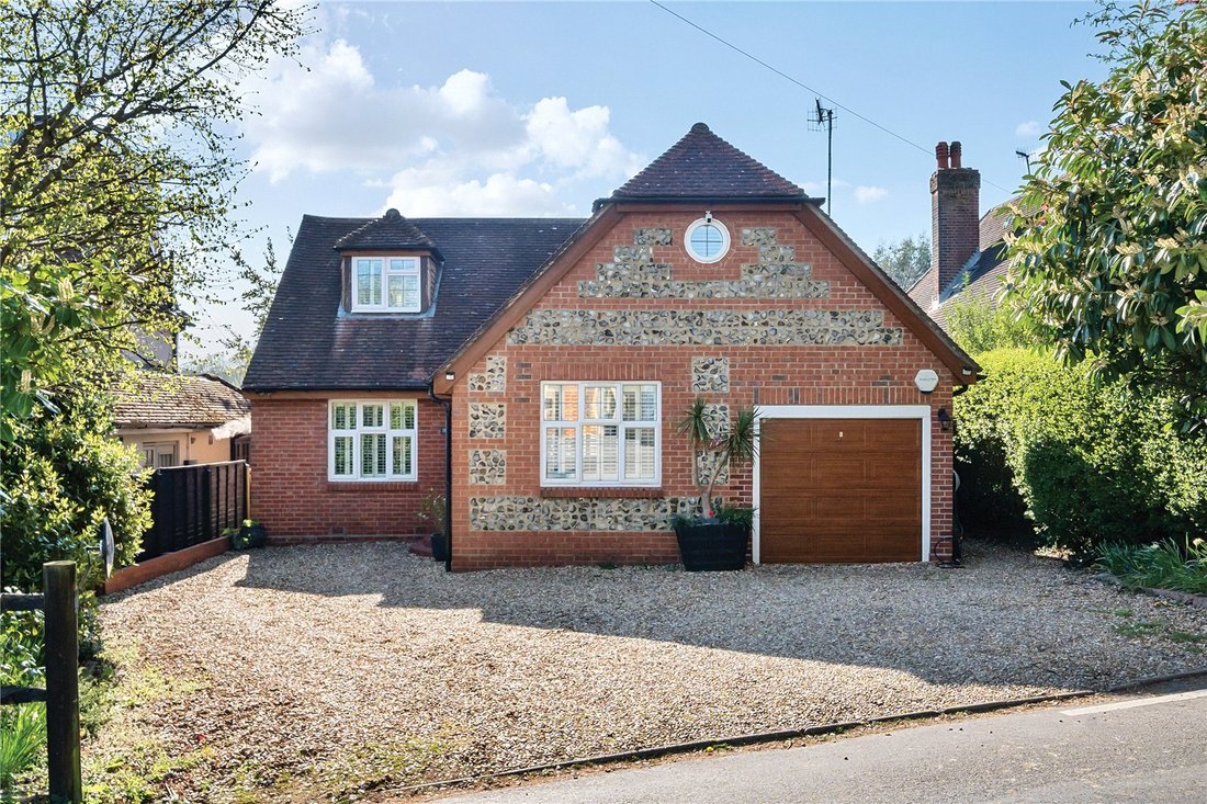 House in Eggars Hill, Rushmoor, England 1 - 18714626