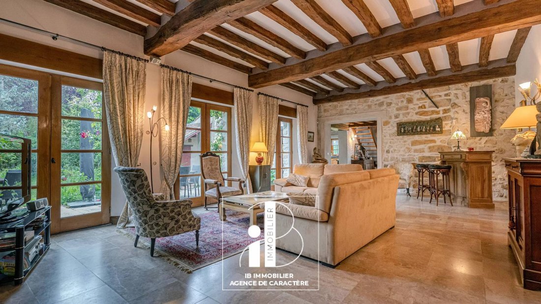 Estate in Moret-Loing-et-Orvanne, Ile-de-France, France 3 - 18200639