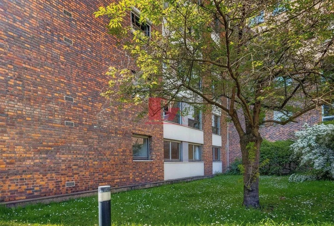 House in Espaces Jeunes, Issy-les-Moulineaux, France 2 - 17654384