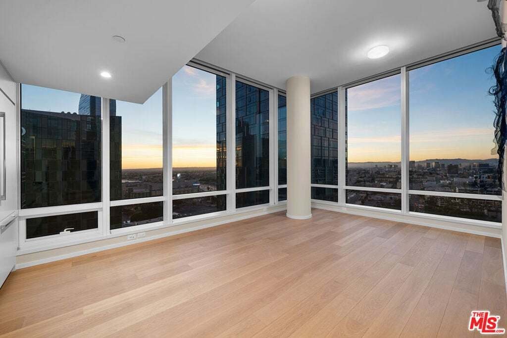 Condo in Los Angeles, California, United States 1 - 18710017