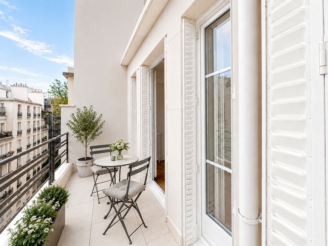 Apartment in Auteuil Nord, Paris 16e Arrondissement, Paris 1 - 18713554