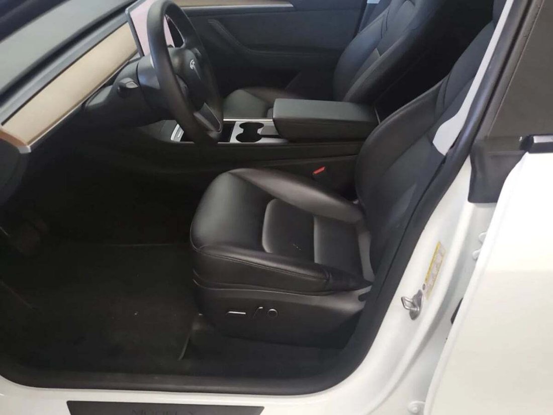 Suv in Newport Beach, CA, United States 2 - 18710555