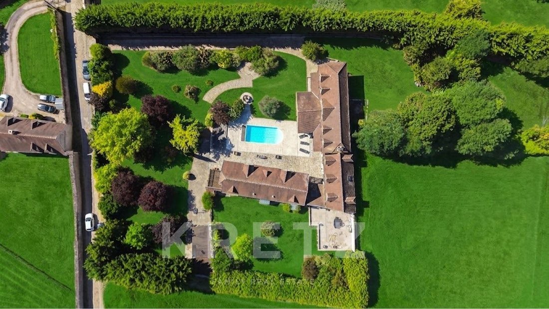 Estate in Senlis, Hauts-de-France, France 2 - 18704637