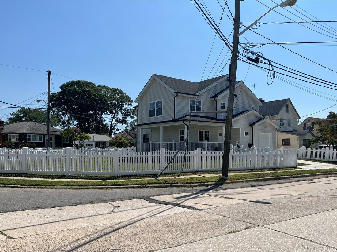 House in Freeport, New York, United States 2 - 18705733