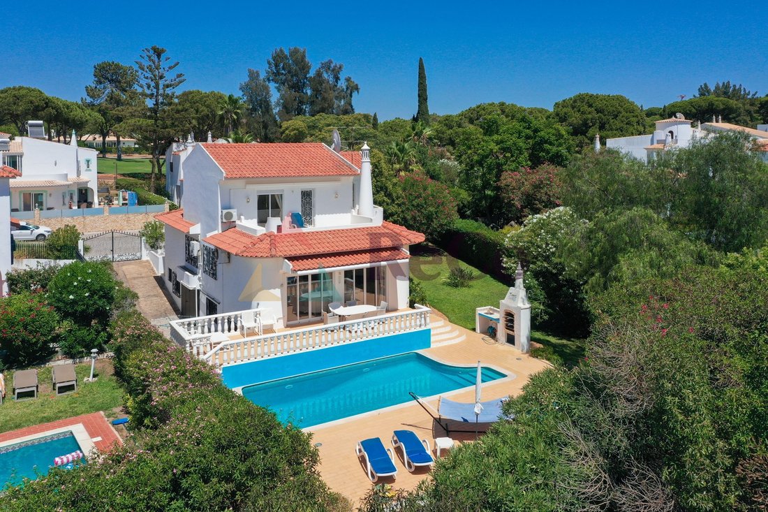 Villa in Quarteira, Algarve, Portugal 1 - 18704296