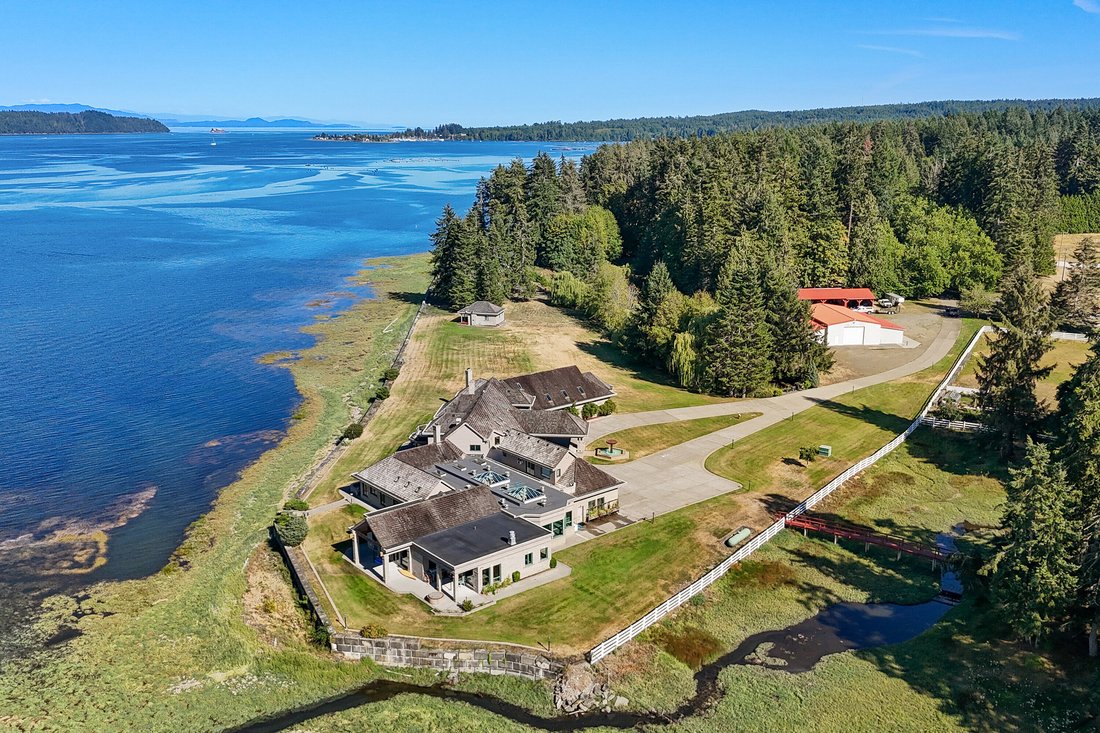 House in Fanny Bay, British Columbia, Canada 1 - 18708927