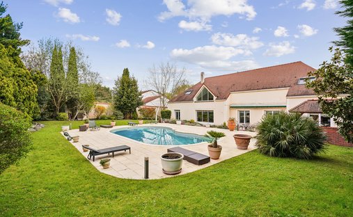 House in Le Village, Louveciennes, France 1