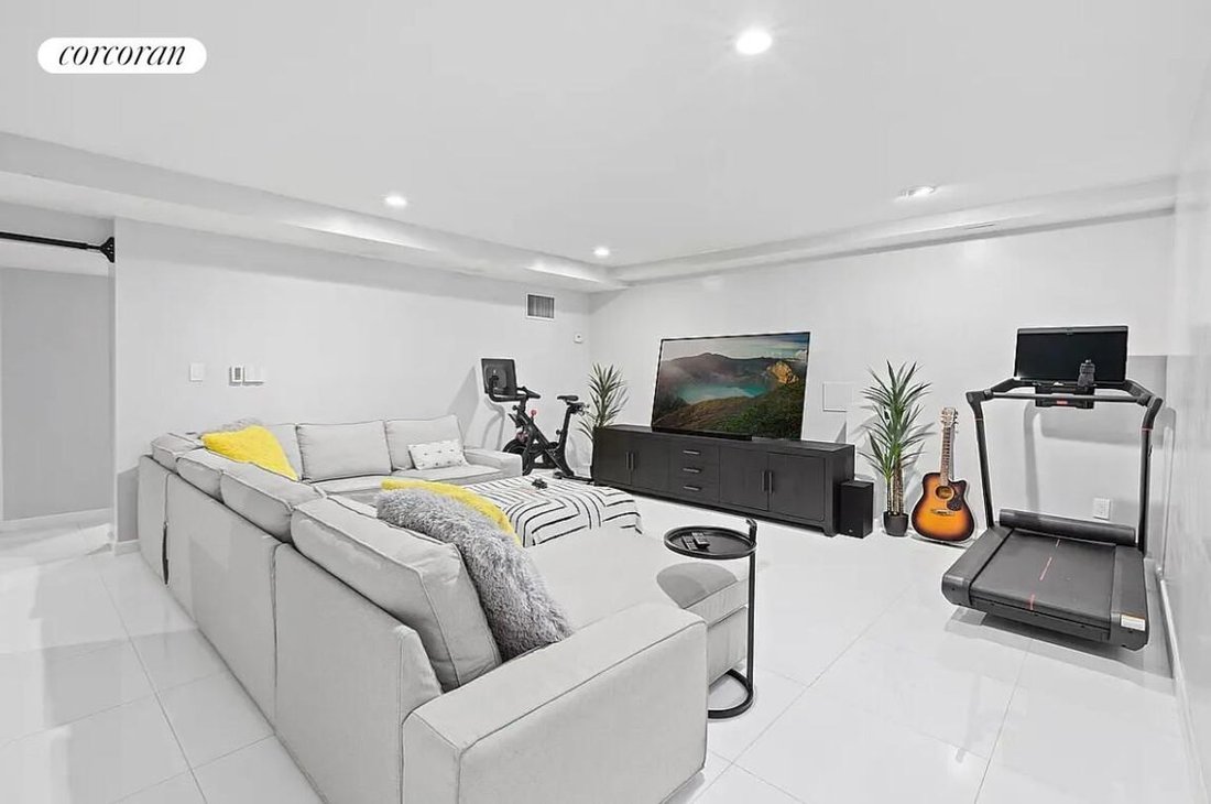 Condo in New York, New York, United States 4 - 18702747