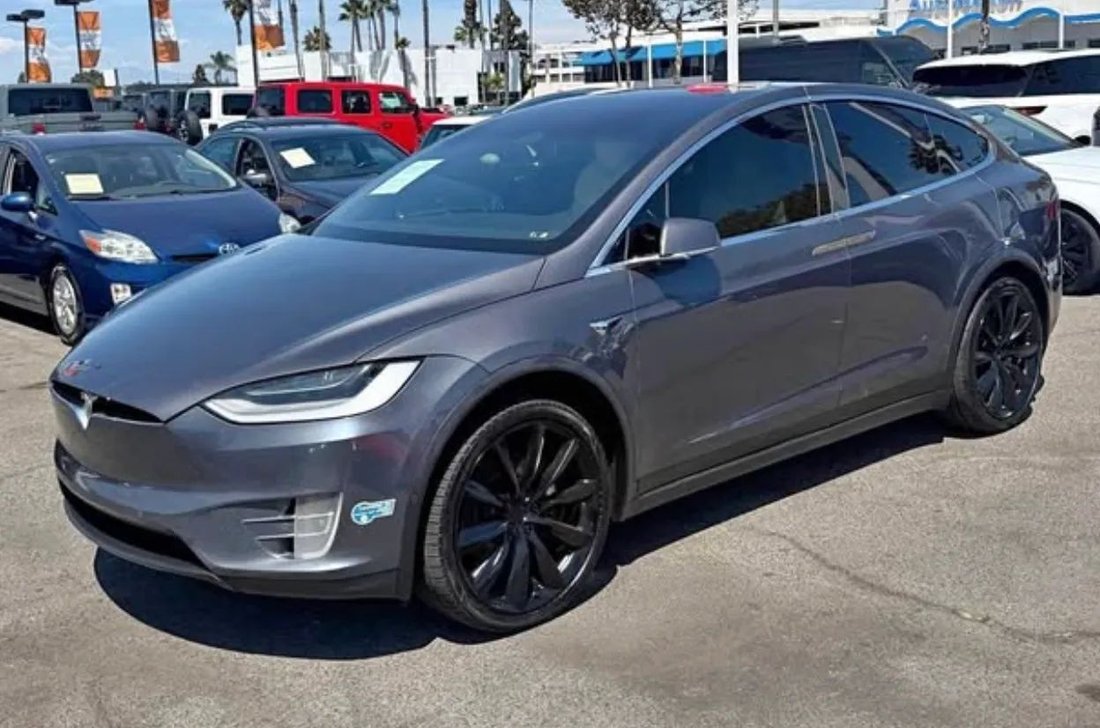 Suv in Costa Mesa, CA, United States 2 - 18709563