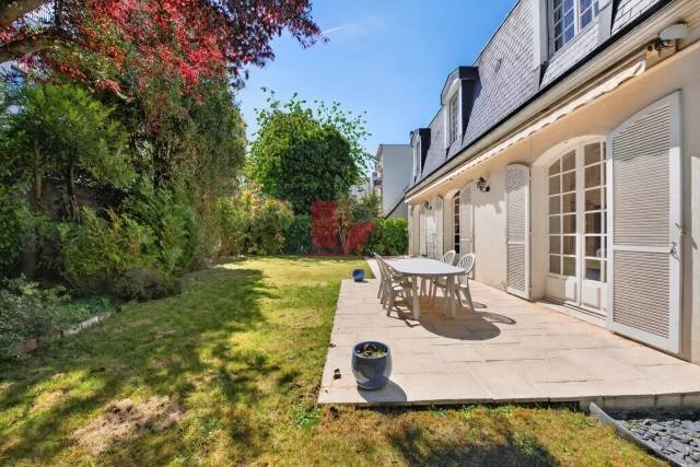 House in Insurrection, Vanves, France 2 - 17756001