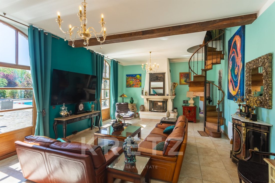 Estate in Senlis, Hauts-de-France, France 4 - 18704637