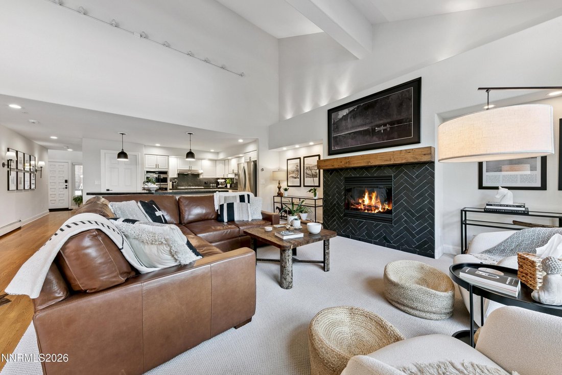Condo in Incline Village, Nevada, United States 2 - 18705073