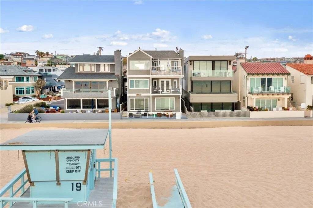Hermosa Beach, California, United States 3 - 18711510