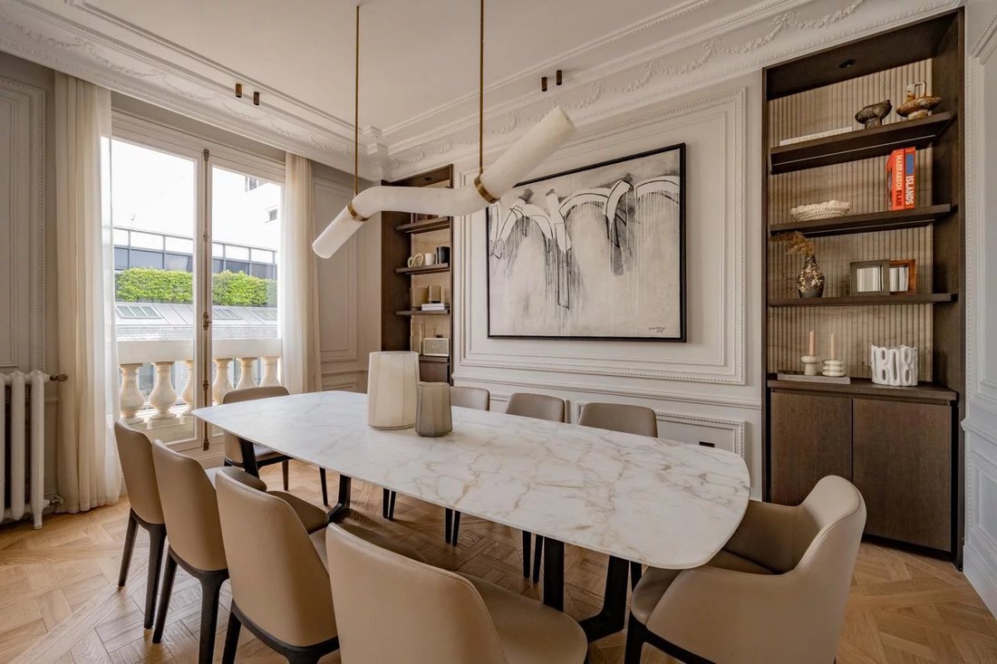 Apartment in Triangle d'Or, Paris 8e Arrondissement, Paris 4 - 18704033