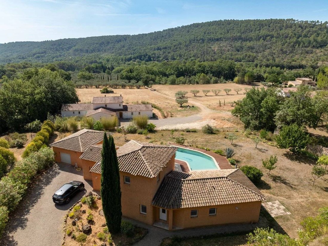 Villa en Salernes, Provenza-Alpes-Costa Azul, Francia 3 - 16246668