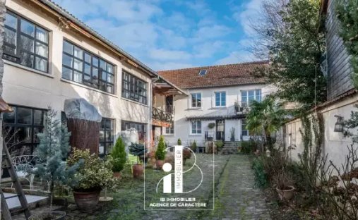 House in Fontainebleau, Ile-de-France, France 1