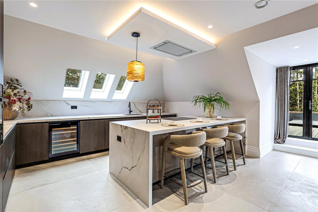Apartment in Ducks Hill, Hillingdon, England 2 - 18710325
