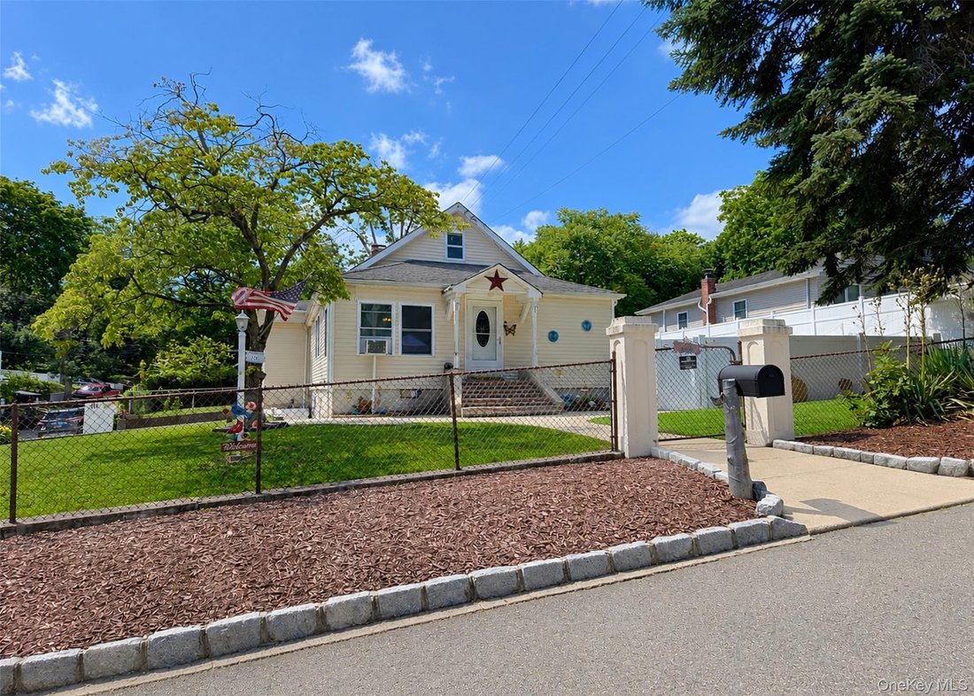 Casa en Farmingville, Nueva York, Estados Unidos 1 - 18713688