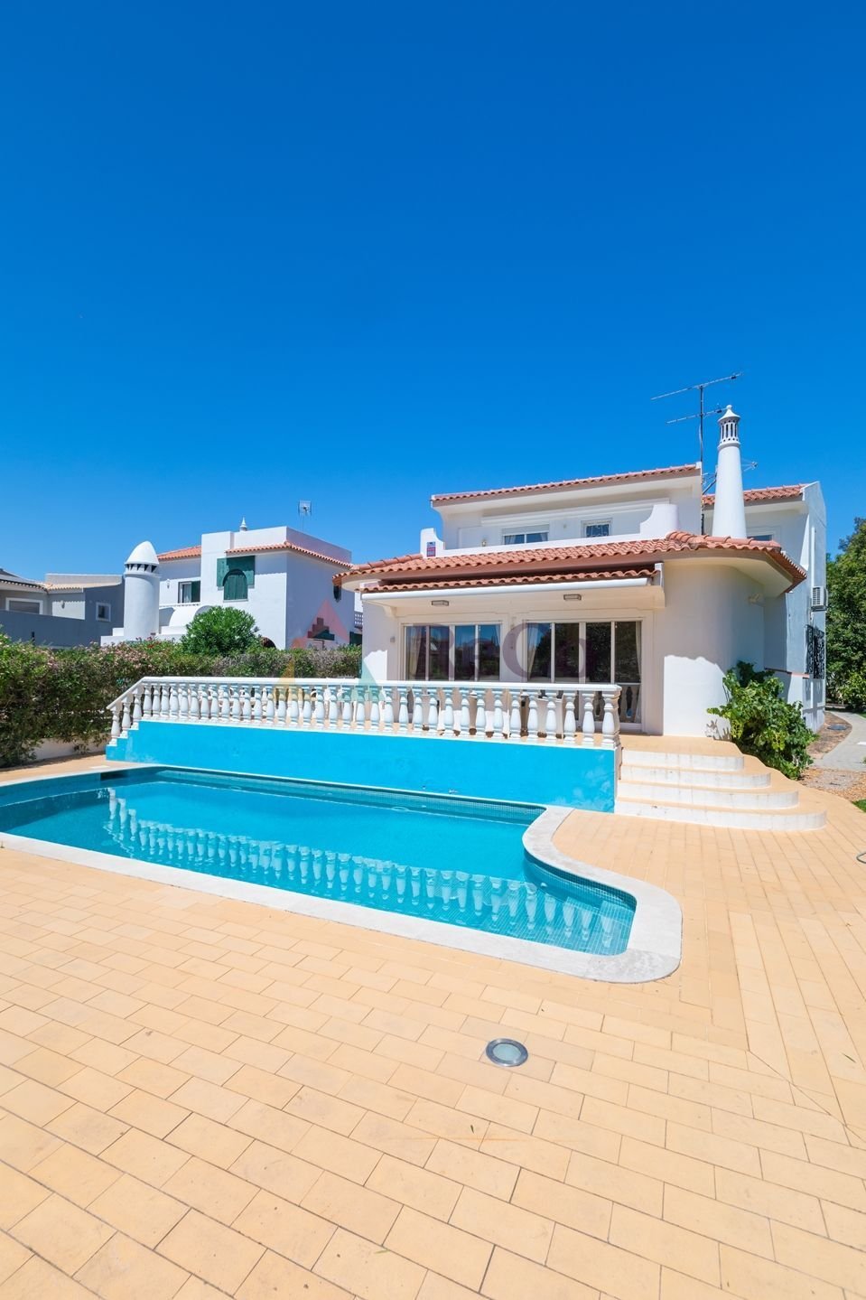 Villa in Quarteira, Algarve, Portugal 1 - 18704296
