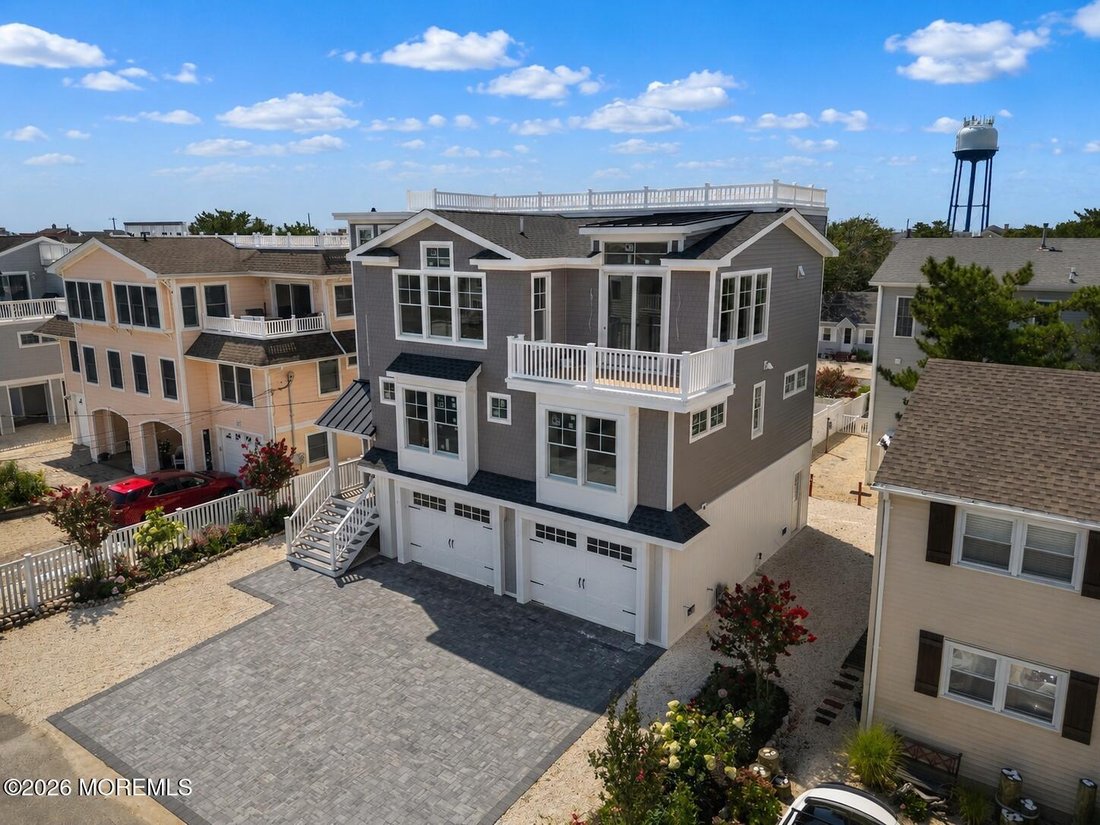 House in Ship Bottom, New Jersey, United States 3 - 18705341