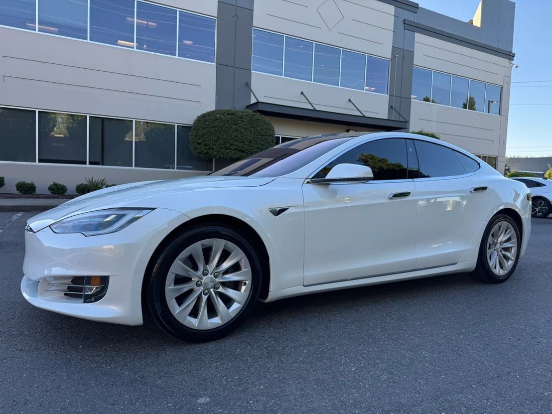 Sedan in Bellevue, WA, United States 5 - 18707438
