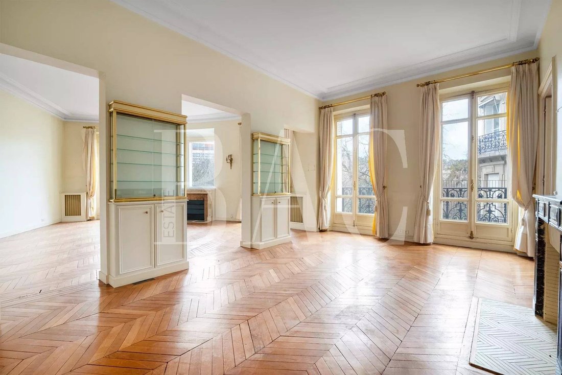Apartment in Porte Dauphine, Paris 16e Arrondissement, Paris 2 - 15622523