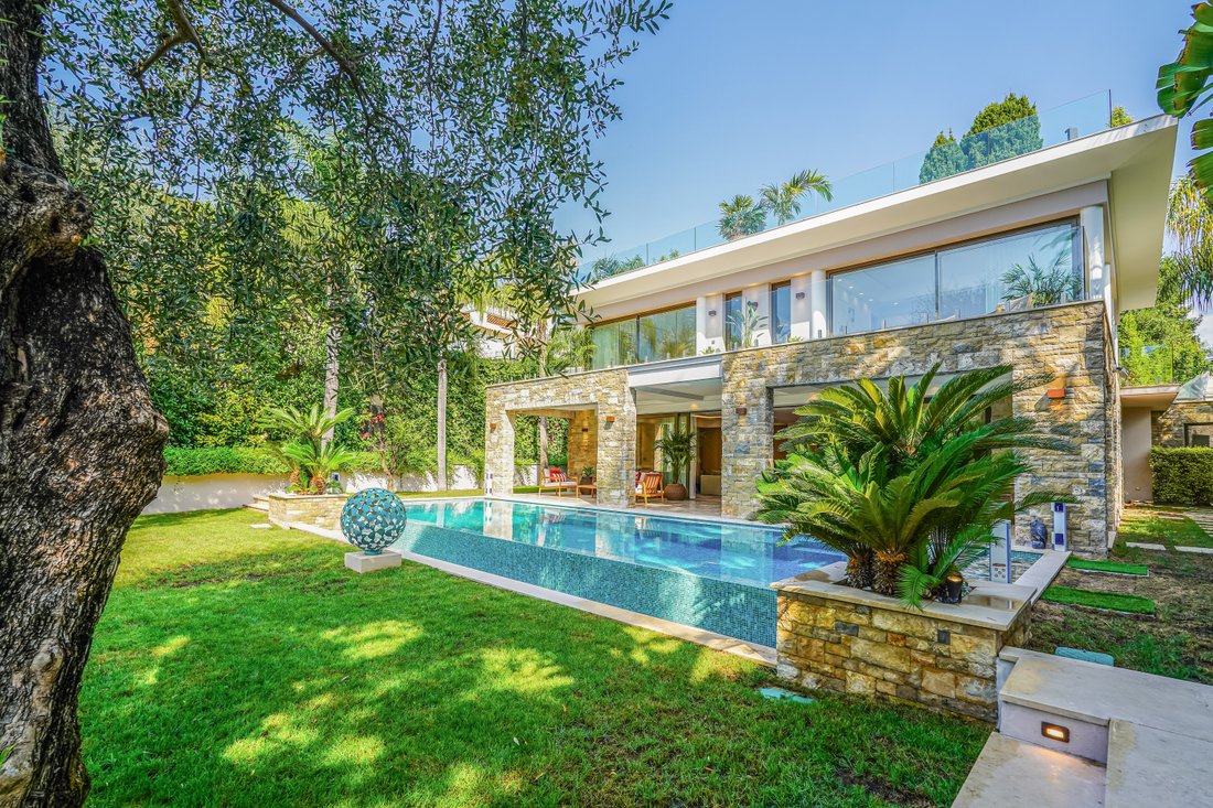 Villa in Saint-Jean-Cap-Ferrat, Provence-Alpes-Côte d'Azur, France 1 - 18709369