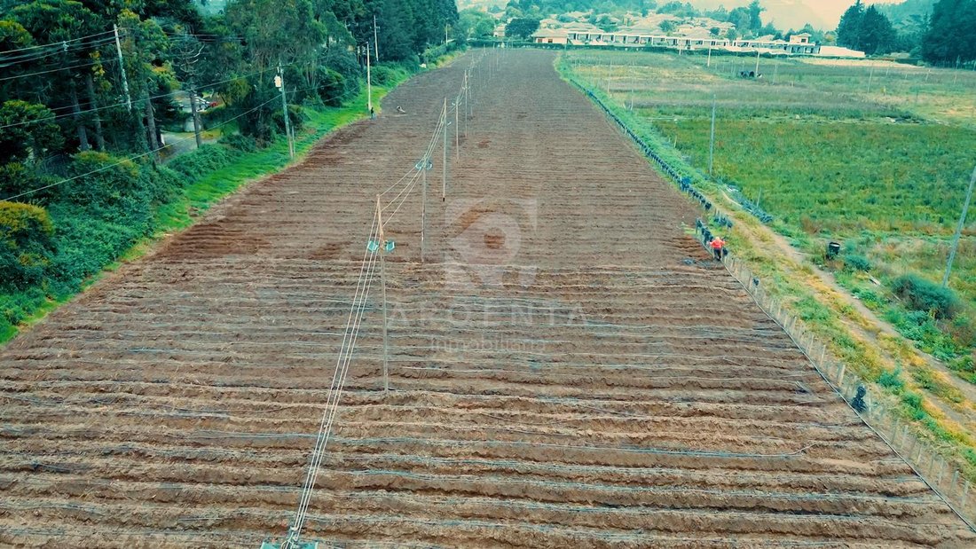 Terreno a Quito, Provincia del Pichincha, Ecuador 3 - 18714686