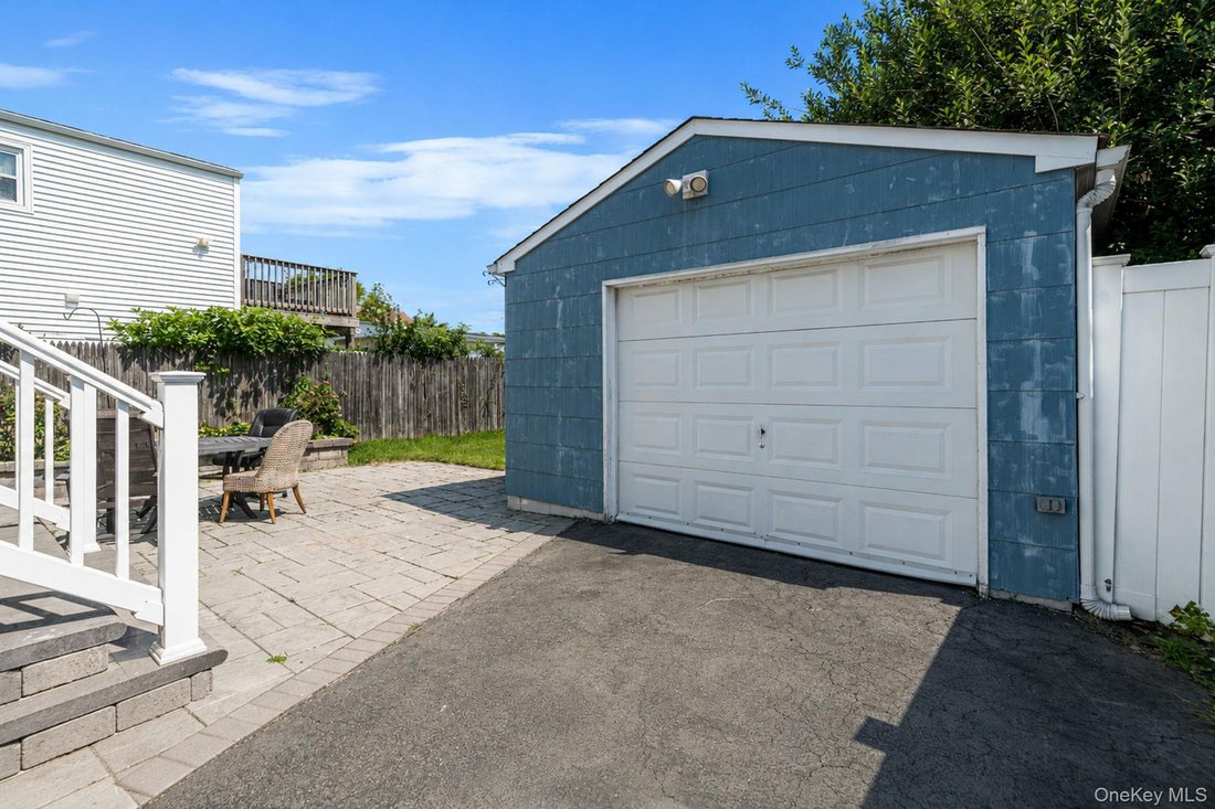 House in Lindenhurst, New York, United States 4 - 18709707