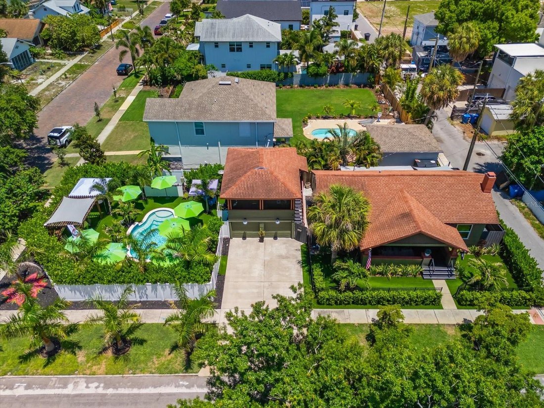 House in St. Petersburg, Florida, United States 3 - 18703018