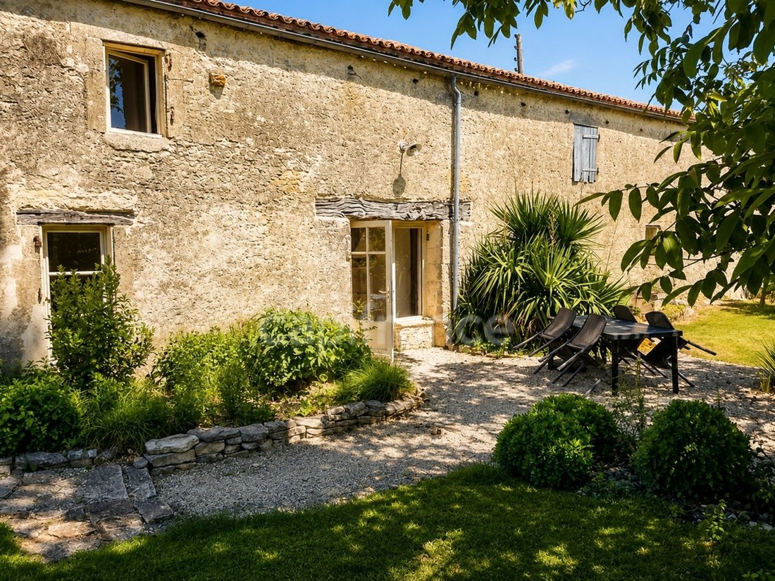 House in Asnieres-la-Giraud, Nouvelle-Aquitaine, France 2 - 18704332