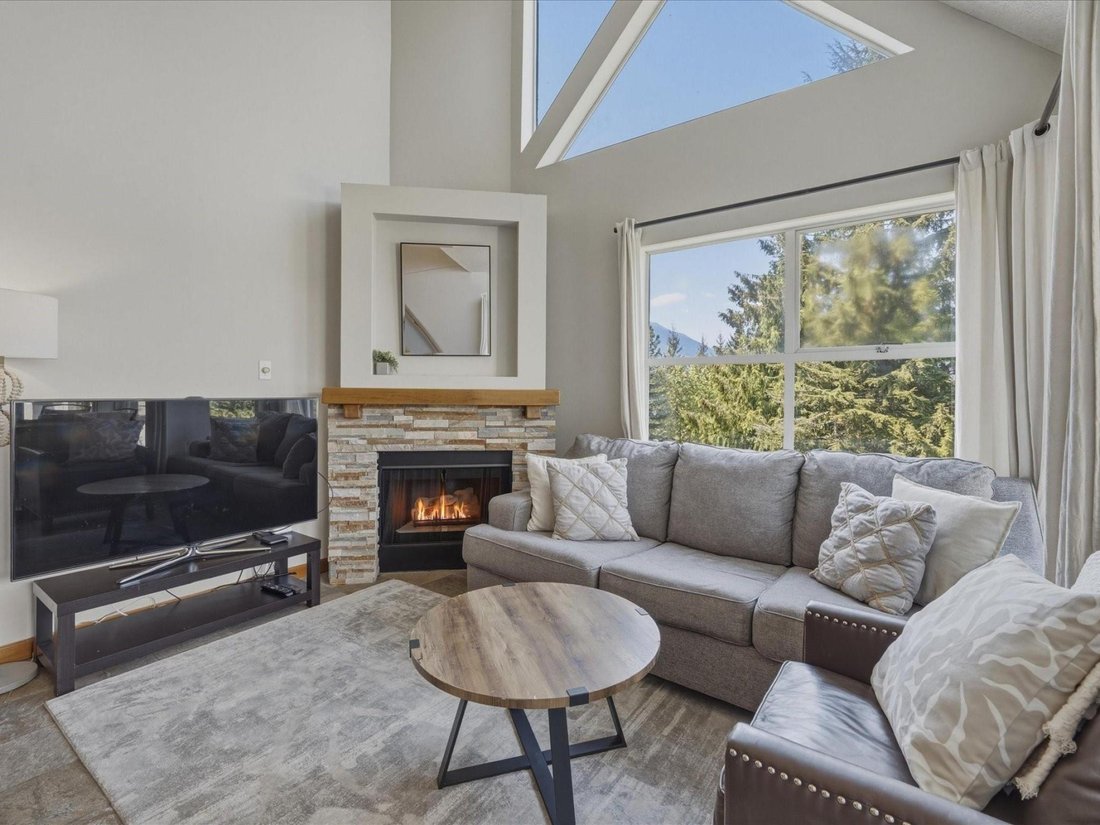 Condo in Whistler, British Columbia, Canada 2 - 18708018