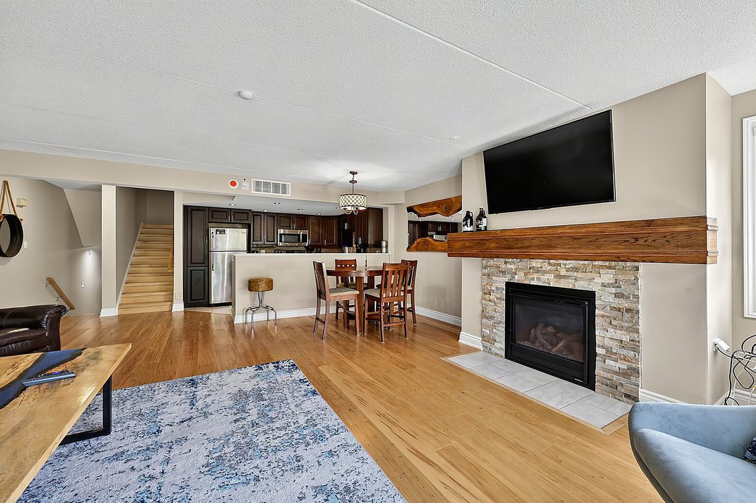 Condo in The Blue Mountains, Ontario, Canada 1 - 18709075