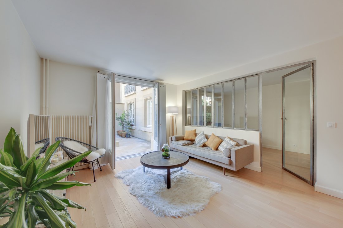 Apartment in Palais Royal, Paris 1er Arrondissement, Paris 3 - 18704405